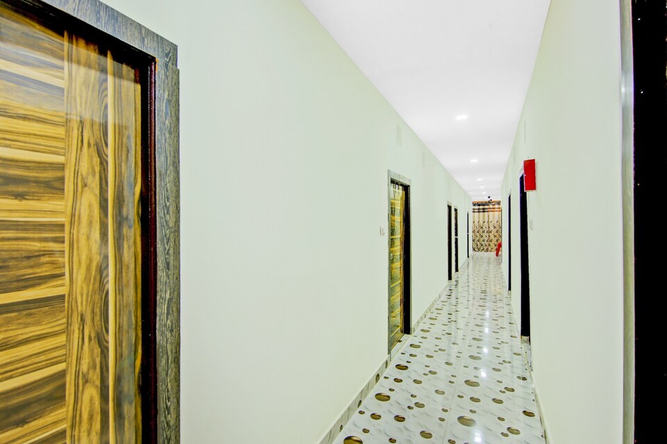 Collection O 82822 Hotel King Guest House, Anand Vihar Delhi, Delhi