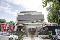 Super Townhouse Prakash continental Near Netaji Subhash Place Metro Station