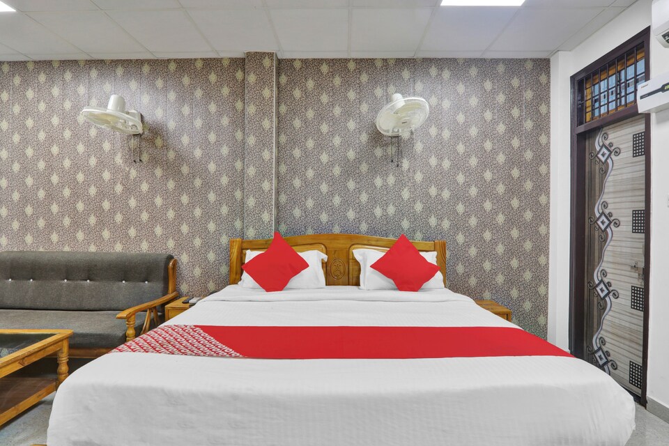 OYO Flagship 82841 Arcadia Inn 4, Gomti Nagar Lucknow, Lucknow