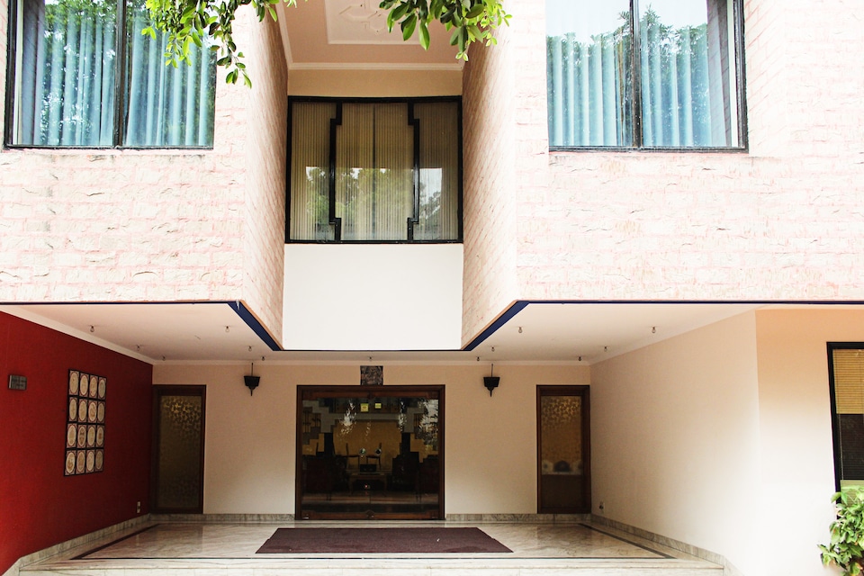 OYO 1028 Hotel The Radha Ashok, Mathura, Mathura