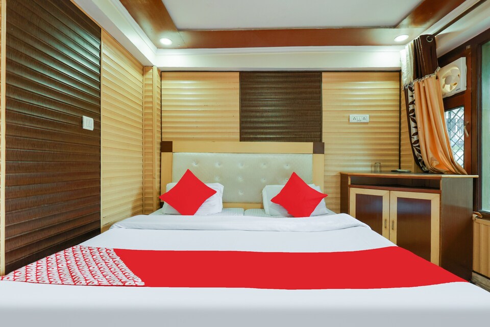 OYO Flagship 82894 Sunrise Plaza, Highcourt Nainital, Nainital