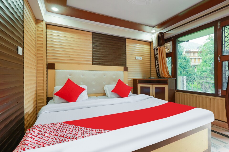 OYO Flagship 82894 Sunrise Plaza, Highcourt Nainital, Nainital