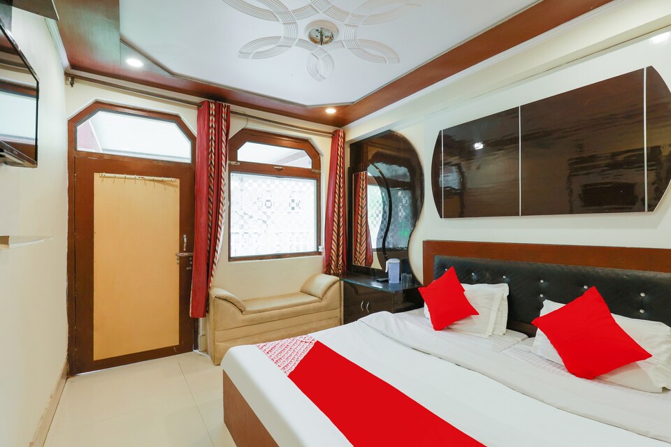 OYO Flagship 82894 Sunrise Plaza, Highcourt Nainital, Nainital