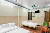 Hotel O Shree Nath Kathiyawadi Restaurant