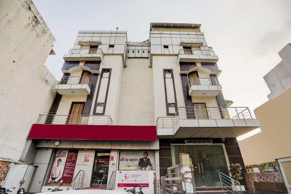 OYO Townhouse 573 Brostay Patel Nagar Near Satyam INOX Patel Nagar, Patel Nagar Delhi, Delhi