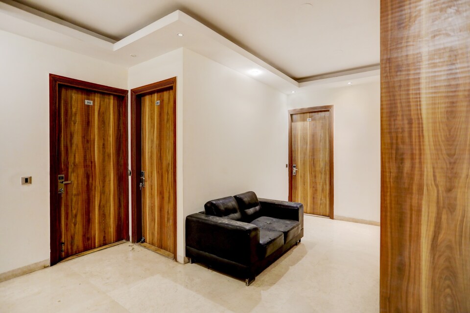 OYO Townhouse 573 Brostay Patel Nagar Near Satyam INOX Patel Nagar, Patel Nagar Delhi, Delhi