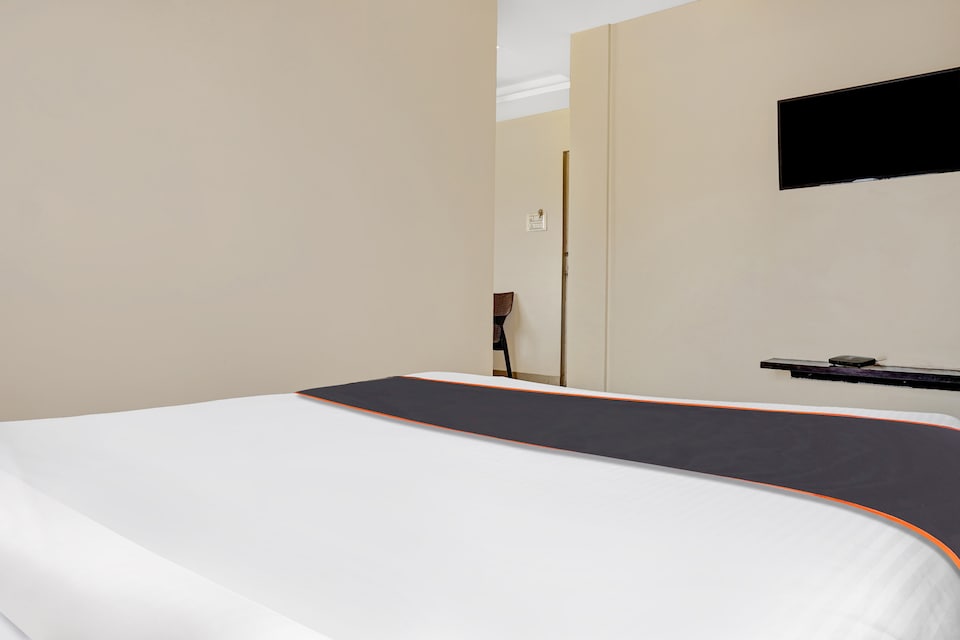 Collection O Hotel Chetan Executive, Hadapsar Pune, Pune