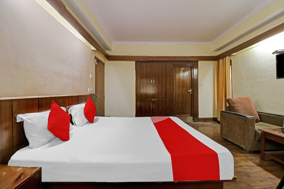 Flagship Hotel Yadgar, Mall-Road, Shimla