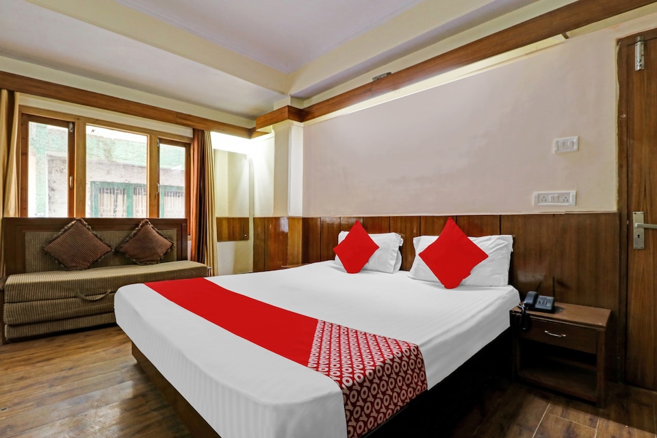 Flagship Hotel Yadgar, Mall-Road, Shimla