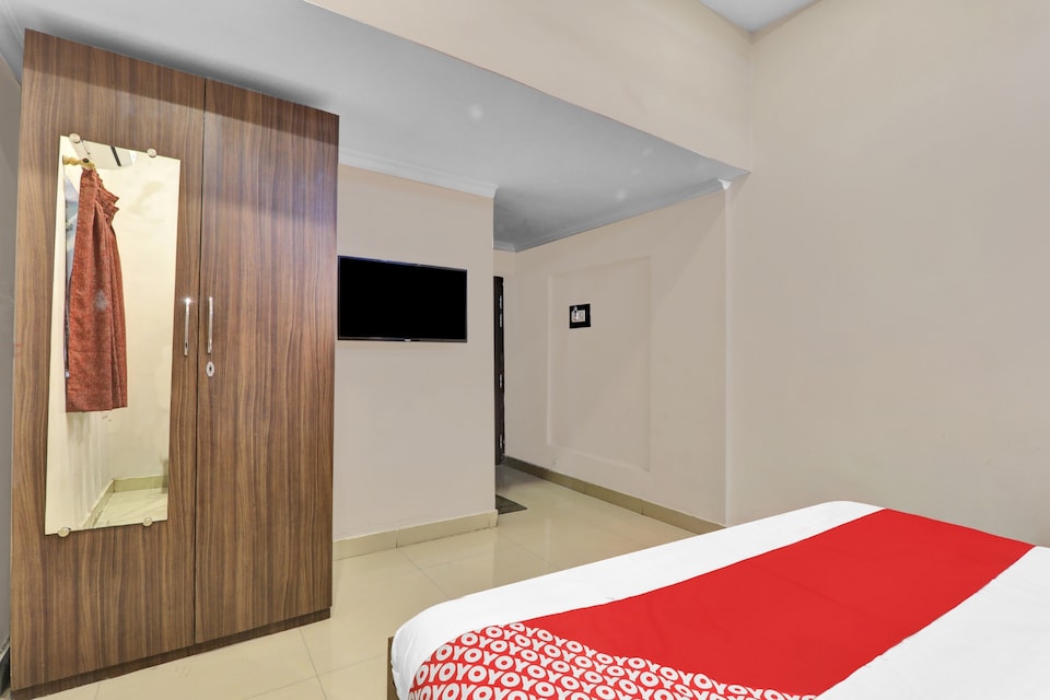 OYO Flagship 82958 Hotel Atithi Niwas, Chowk Allahabad, Prayagraj