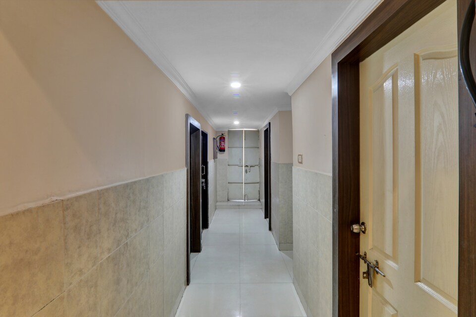 OYO Flagship 82958 Hotel Atithi Niwas, Chowk Allahabad, Prayagraj