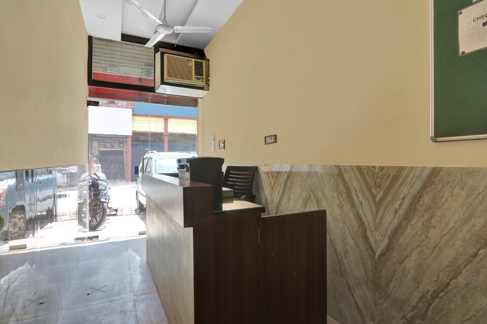 OYO Flagship 82958 Hotel Atithi Niwas, Chowk Allahabad, Prayagraj