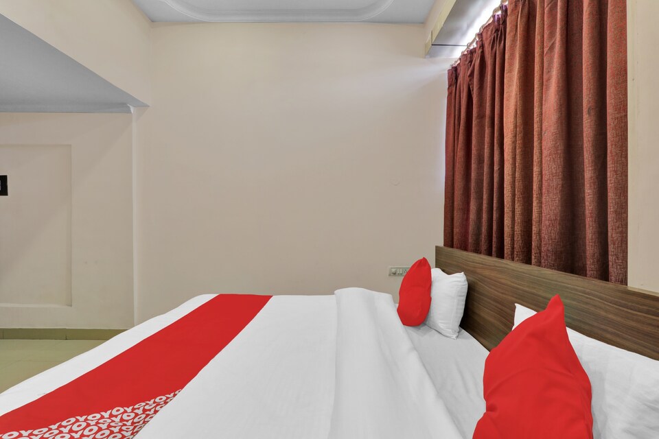 OYO Flagship 82958 Hotel Atithi Niwas, Chowk Allahabad, Prayagraj