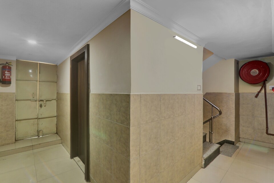 OYO Flagship 82958 Hotel Atithi Niwas, Chowk Allahabad, Prayagraj