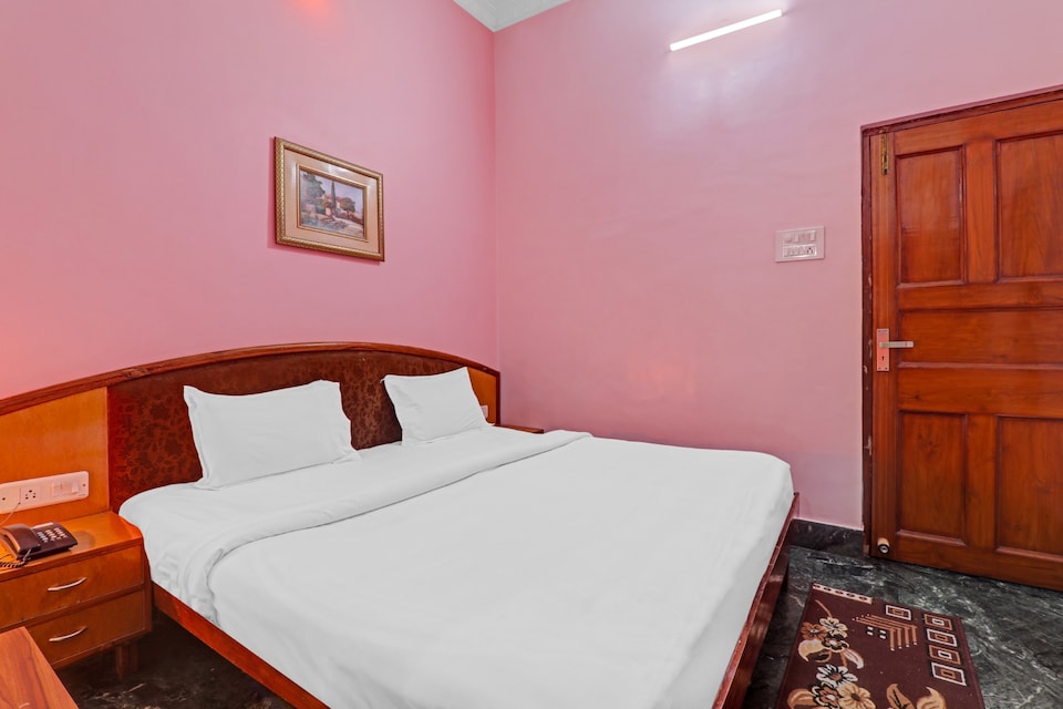 Capital O 82975 Shanti Inn, Raebareily city, Raebareily