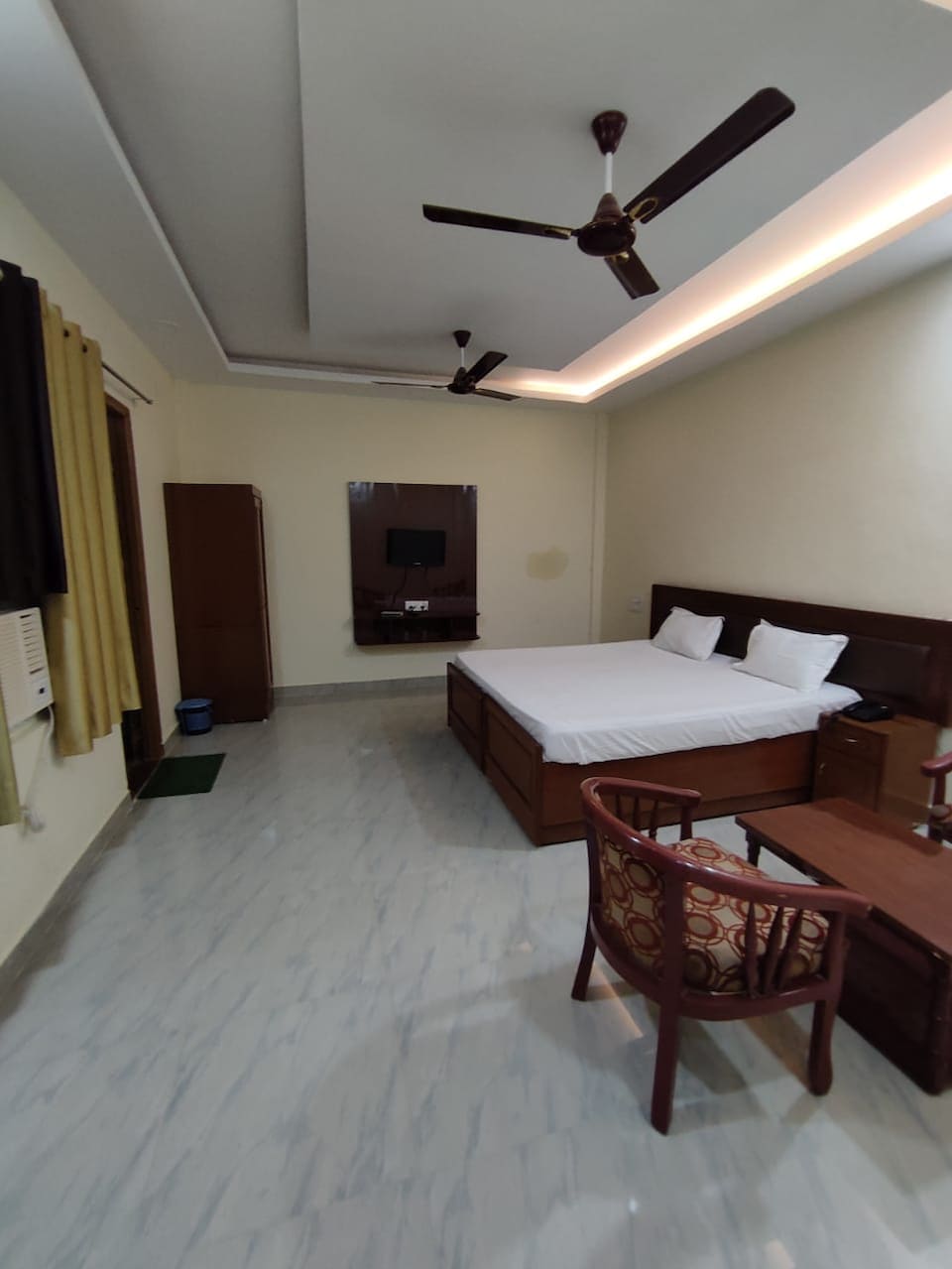 Capital O 82983 Shiv Shakti Resort, Raebareily city, रायबरेली