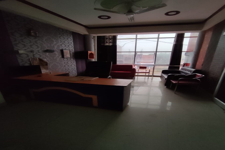 OYO 83011 Astha Palace, Raebareily city, Raebareily