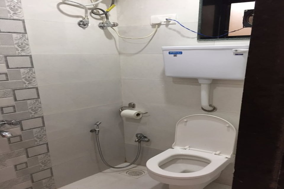 OYO 83012 Raj Guest House, North Delhi, Delhi