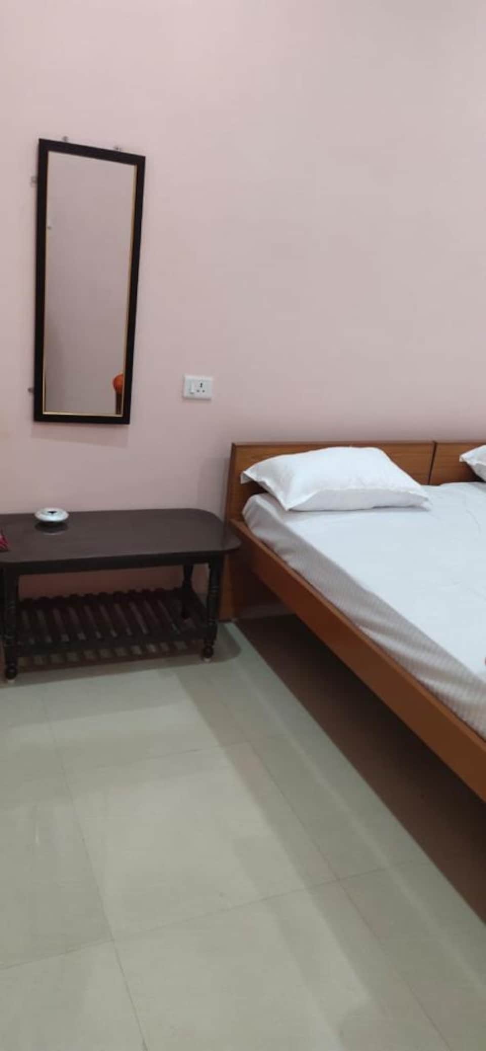 OYO Hotel Lord Shiva, Godowlia, Varanasi