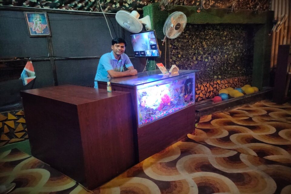 OYO 83022 Hare Krishna Rescafe, Meerut, मेरठ