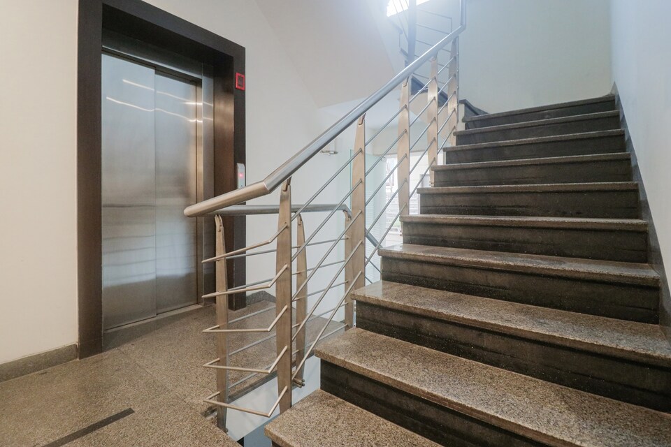 Collection O 83027 The Legacy Suites, Medanta, Gurgaon