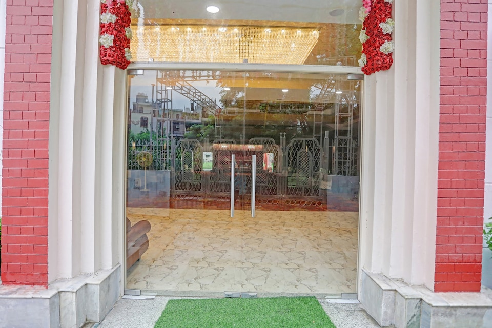 Collection O Hotel V Palace Near M2K Cinemas Rohini, Pitampura - Rohini Delhi, Delhi