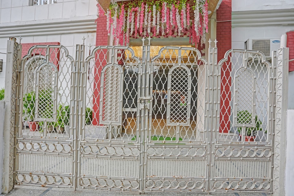 Collection O Hotel V Palace Near M2K Cinemas Rohini, Pitampura - Rohini Delhi, Delhi