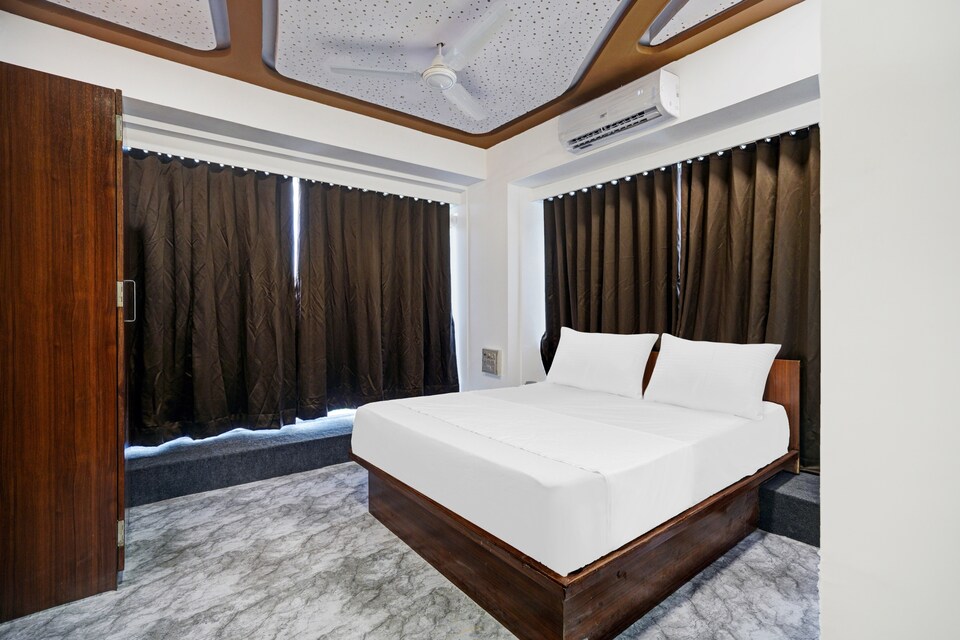 OYO Flagship Hotel Sky, Airport Surat, सूरत