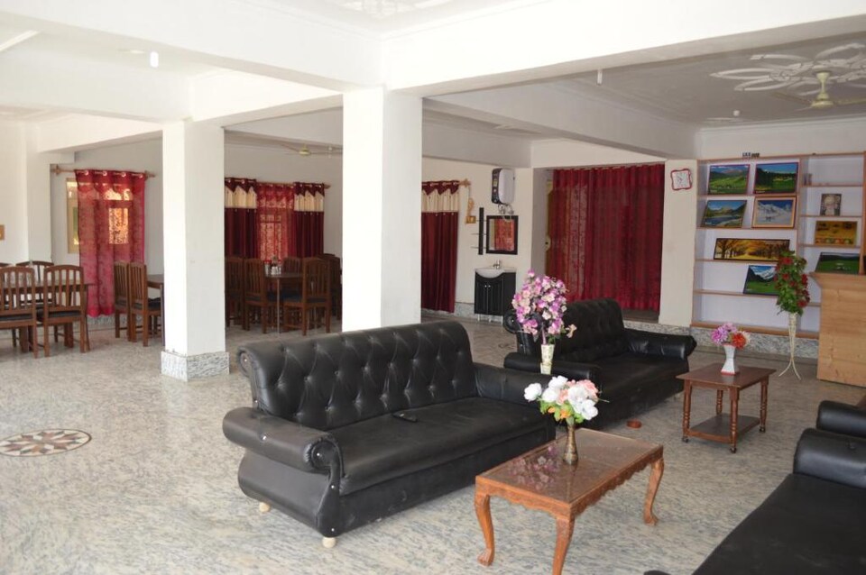 OYO 83049 Grand Noora Palace, Nishat Srinagar, Srinagar