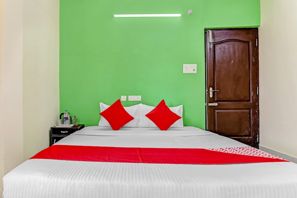 Flagship Pondibazzar Near Shri Ayyappan Temple, Nungambakkam Chennai, Chennai