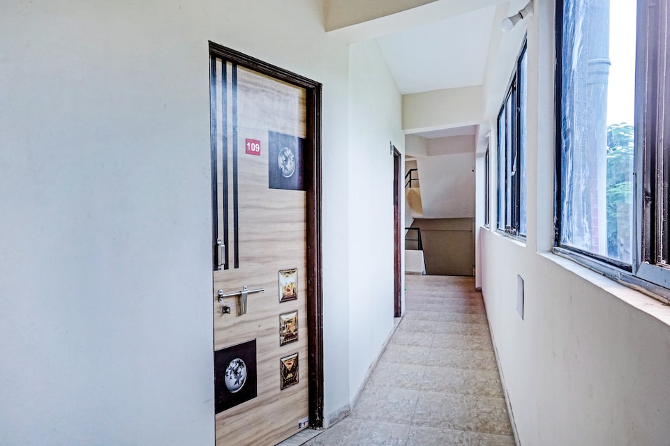 OYO  Flagship 83068 Shree Lodge, Katraj Khed Shivapur Pune, Pune