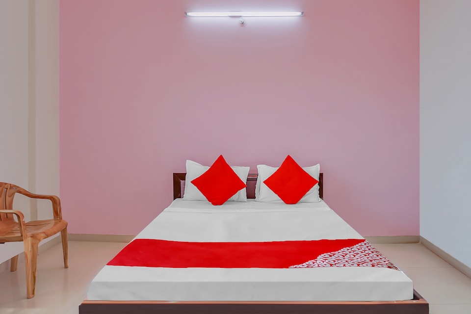 OYO Flagship 83107 Surya Lodge, Hadapsar Pune, Pune