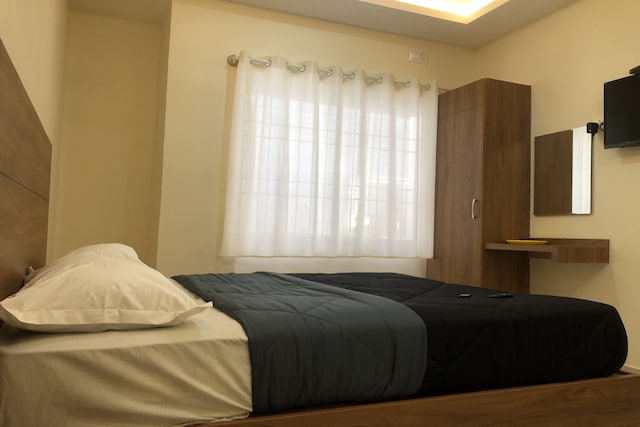 POP Veekay Regency Lodge Near Hare Krishna Hill