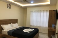 POP Veekay Regency Lodge Near Hare Krishna Hill