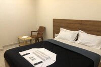 POP Veekay Regency Lodge Near Hare Krishna Hill