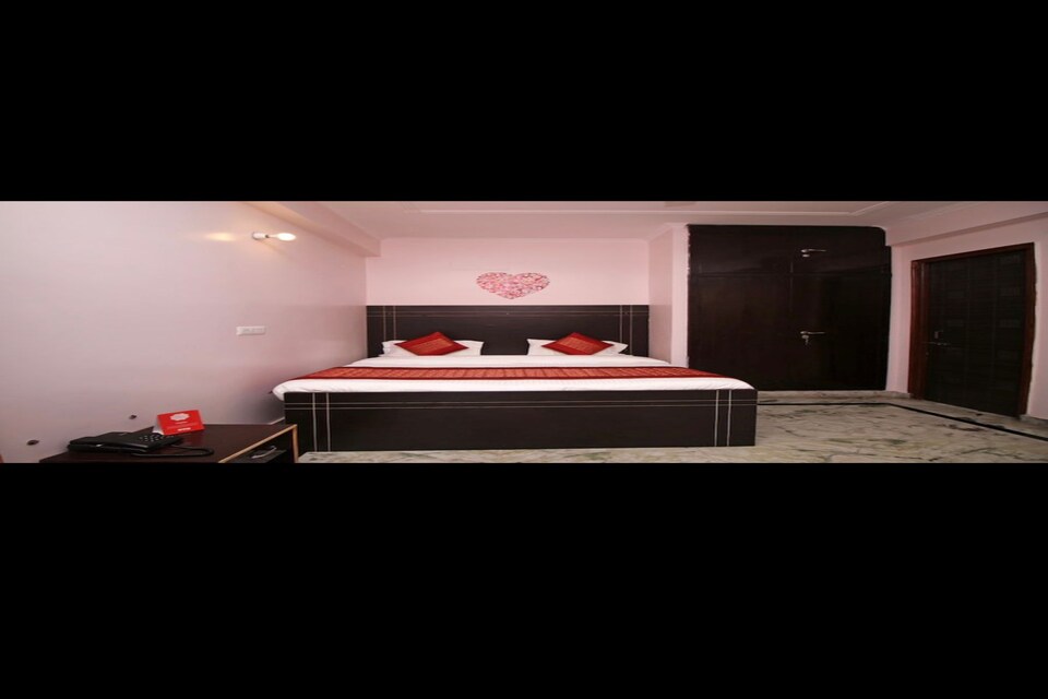 OYO 83135 Rent, Noida City, Noida