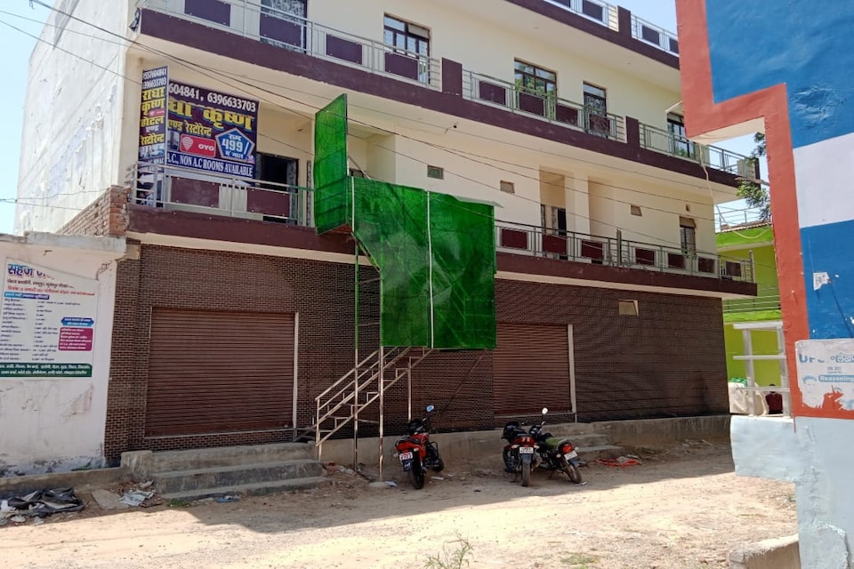 OYO 83150 Priya Guest House, Corporate Complex, Agra