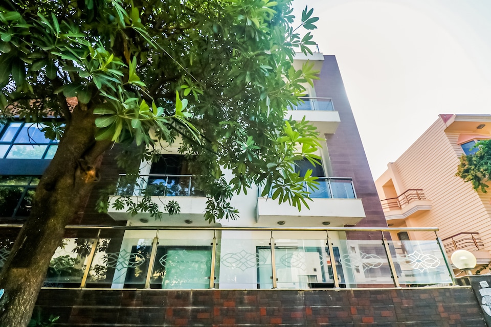 Flagship Hotel Grand Inn Near Appu Ghar, HUDA CENTRE 1, Gurgaon