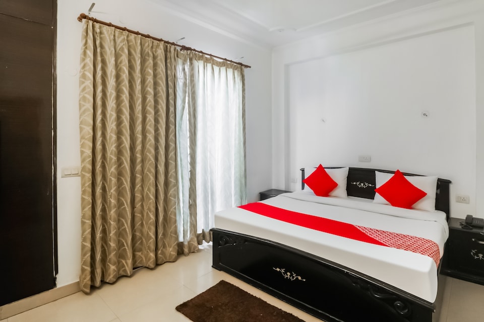 Flagship Hotel Grand Inn Near Appu Ghar, HUDA CENTRE 1, Gurgaon