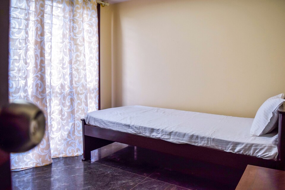 OYO Galaxy Comfort , Koramangala Sony World Signal, Bangalore