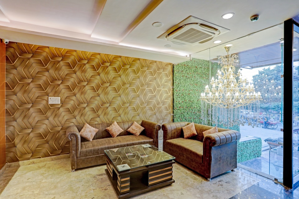 OYO Townhouse 83181 Le Noida Corporate Suites, Noida City, Noida