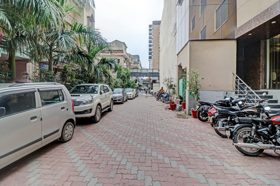 OYO Townhouse 569 Swan Suites, Airport Delhi, Delhi Transit