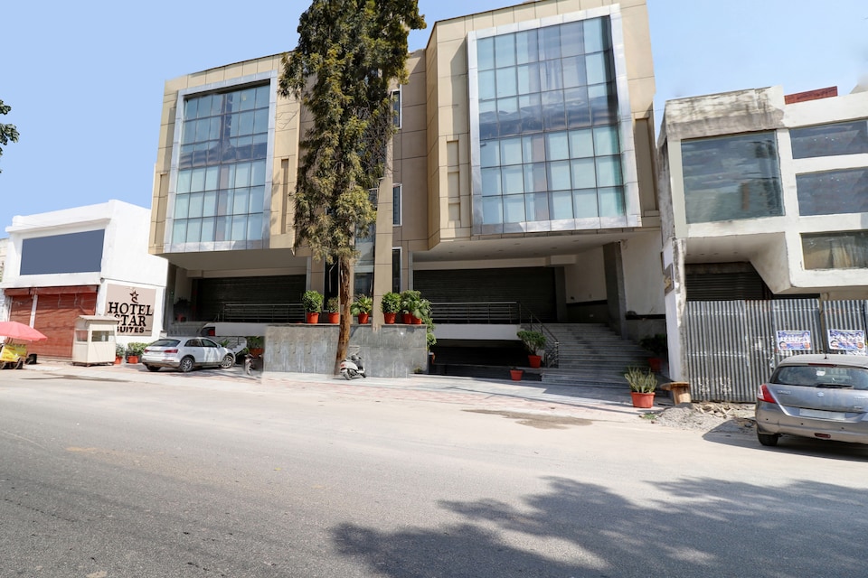 OYO Townhouse 570 The Party Hotel, Chhatarpur Delhi, Delhi