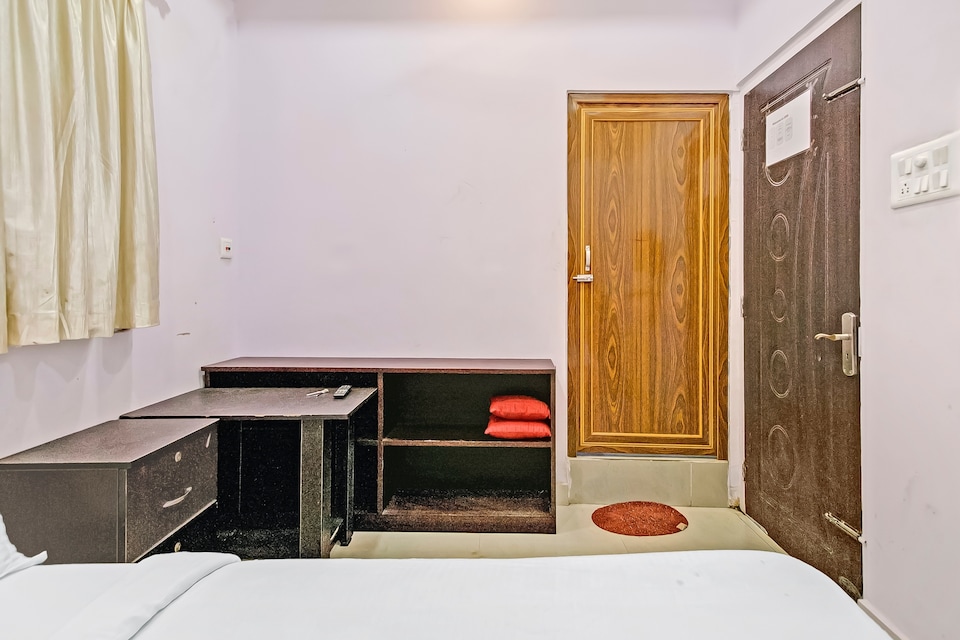 OYO Flagship 83245 Lavatsuna Lodge, Six Mile Guwahati, Guwahati