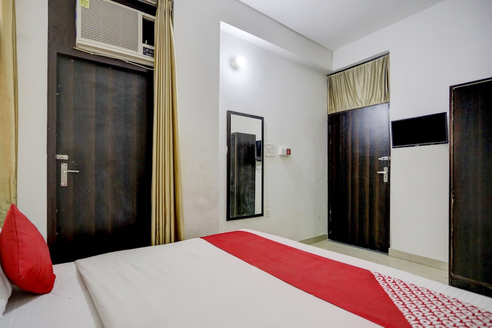 OYO Flagship 83246 Yash Guest House, Noida City, Noida