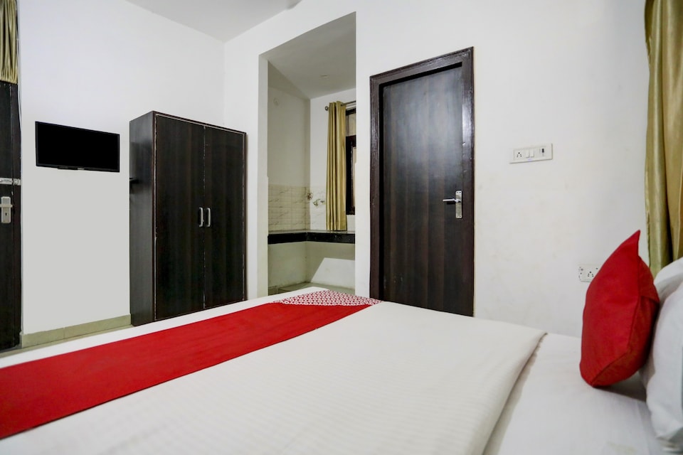 OYO Flagship 83246 Yash Guest House, Noida City, Noida