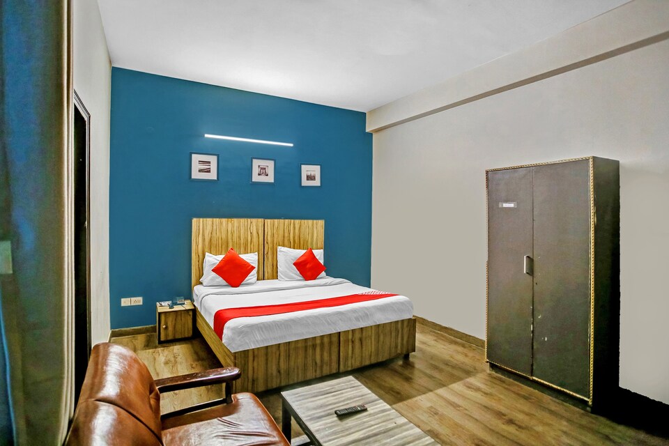 OYO Flagship 83268 Fly View 61, Noida City, Noida