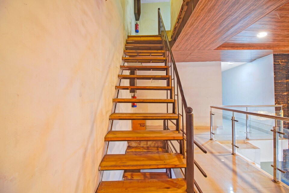 Collection O 83281 Tri Hotels, Mumbai Borivali-Dahisar-Mira Road, Mumbai