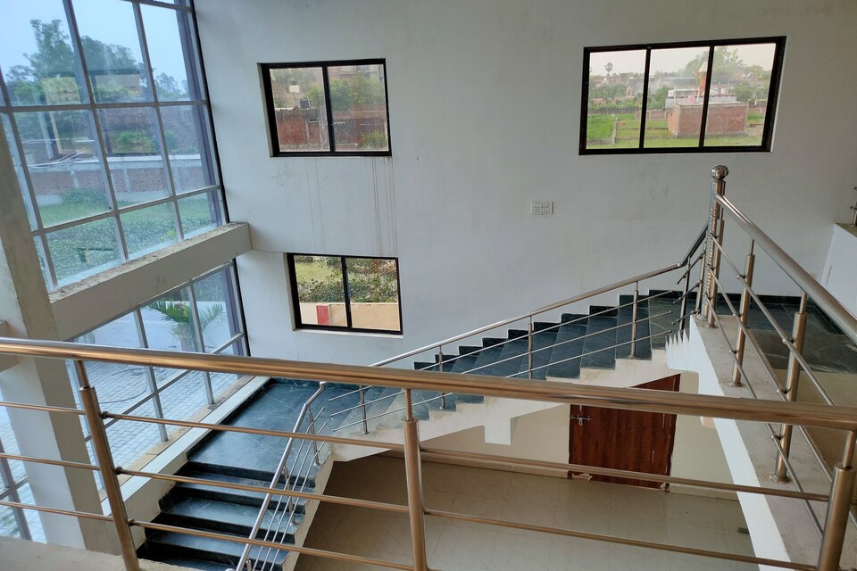 POP 83282  Shahi Palace, Pratapgarh, Pratapgarh