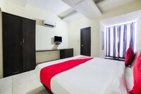 OYO Hotel White Lily